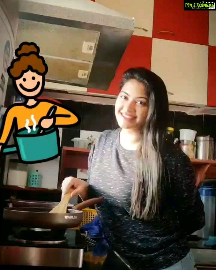 Rachitha Mahalakshmi Instagram - Sunday samayal 👩🍳 Awesome kitchen appliances @recto_fascia 🍳🥘🍲👩🍳👩🍳👩🍳👩🍳👩🍳 Morning makkalae...... 😇😇😇😇😇😇😇 And d love to be continued............ 🥰🥰🥰🥰🥰 🙏🙏🙏🙏🙏🙏🙏🙏🙏🙏🙏