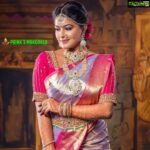 Rachitha Mahalakshmi Instagram - 😇😇😇😇😇 తెలుగు ఇంటి అమ్మాయి ❤️ 😇😇😇 : Muah @prink_beauty_gardenn_ 💄 : Blouse @trendievieracostume 😍😍😍 : Jewellery @chennai_jazz 💎 : Saree @grb_silks 🥻 : Flowers @reesribridalflowers 🌼🌸🏵️🌹 : Henna @zaira_mehendi 🤝 : Photography @mcg_studio8216 📸 : #supportwomenentrepreneurs🙋🏼💪🏻