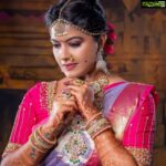 Rachitha Mahalakshmi Instagram - 😇😇😇😇😇 తెలుగు ఇంటి అమ్మాయి ❤️ 😇😇😇 : Muah @prink_beauty_gardenn_ 💄 : Blouse @trendievieracostume 😍😍😍 : Jewellery @chennai_jazz 💎 : Saree @grb_silks 🥻 : Flowers @reesribridalflowers 🌼🌸🏵️🌹 : Henna @zaira_mehendi 🤝 : Photography @mcg_studio8216 📸 : #supportwomenentrepreneurs🙋🏼💪🏻