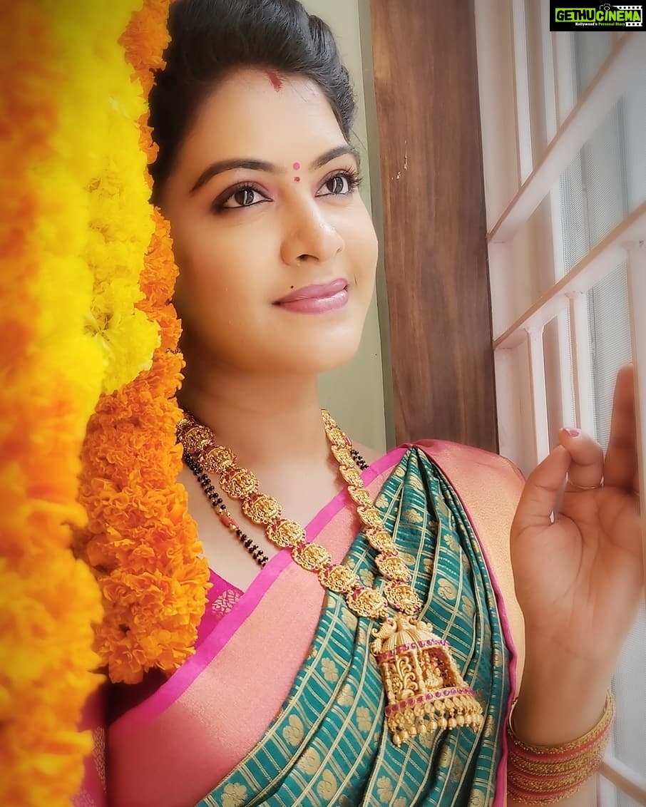 Rachitha Mahalakshmi Instagram - In a world full of trends,I just want to remain elegant nd classic..... ππππππππ : : SHAKUNTALA GARU ππππ #chittithalliserial #chittithalli : Saree love @thulsistudio πππππ : : Lovely accessories @foryouneeds πππππ : : #supportwomenentrepreneursππΌπͺπ»