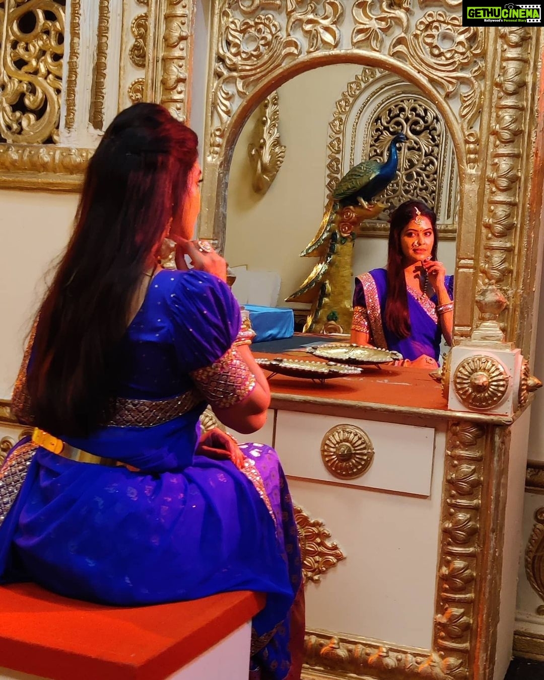 Rachitha Mahalakshmi Instagram - I do believe in luck..... and also I find the harder I work, the more I have of it..... 💪😇😇😇 Let's work hard to get more of it.... 😇😇😇😇😇😇 Few more Clicks from d sets of #Ranganayaka movie..... 😇😇😇😇 : Lovely outfit designed by @anjaliraj6869 ❤️❤️❤️❤️