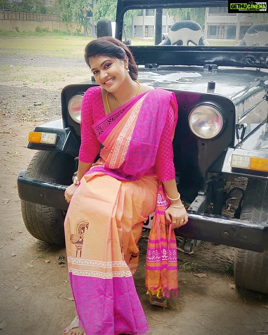 Rachitha Mahalakshmi Instagram - MAHA TEACHER ๐ฉโ๐ซ back to work ๐ฉโ๐ซ Upcoming in NINI..... ๐๐๐ hope u all r watching d episodes.... ๐ Yelupungal unga karuthugalai..... ๐ Costumes sponcers for MAHA๐ @__.rkn._.sarees.__ ๐๐ฅฐ๐ฅฐ๐ฅฐ๐ฅฐ #supportwomenentrepreneurs๐๐ผ๐ช๐ป