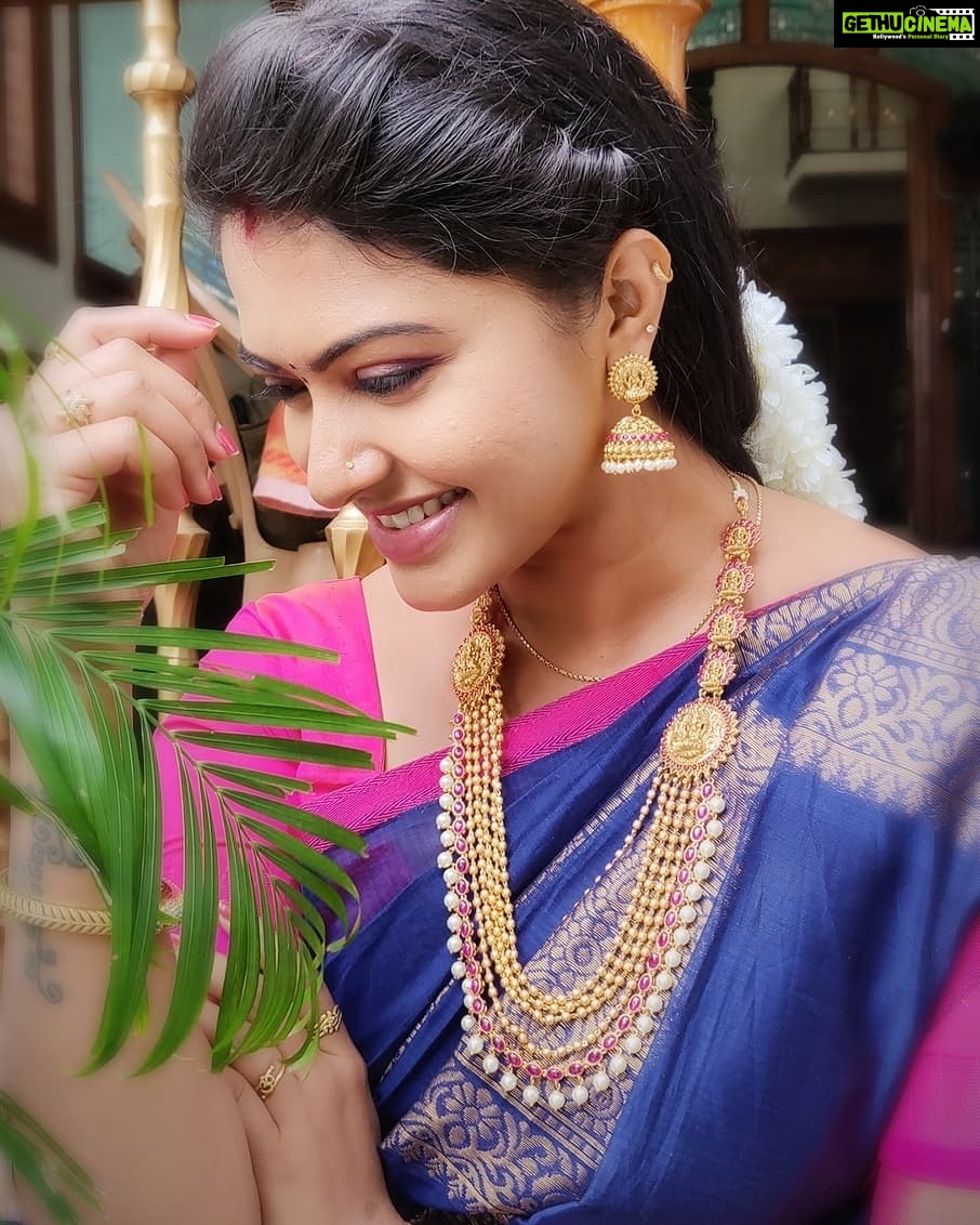 Rachitha Mahalakshmi Instagram - My heart 💓 even wen it doesn't feel better leads me where it's right 🙌🙌🙌🙌 😇😇😇😇😇😇😇 Jewelry @adhithya_ladies_fashion 🥰🥰🥰 Saree love @glamtique.in 😍😍😍😍