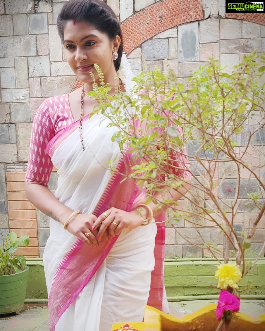 Rachitha Mahalakshmi Instagram - Ul loose a lot of people wen u r focusing on urself.... Well that's ok don't feel sorry for evolving.... π§πΌββοΈπ§πΌββοΈπ§πΌββοΈπ§πΌββοΈπ§πΌββοΈ π Pleasant mornings πππ "SHAKUNTALA GARU " CHITTITHALLI - watch in hotstar π€·π»ββοΈ Saree love @__.rkn._.sarees.__ π₯°π₯° #supportwomenentrepreneursππΌπͺπ»