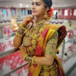 Rachitha Mahalakshmi Instagram – Well MAHA all set nd ready for wedding 😇😇😇😇😇😇😇😇😇😇😇
Wait for d upcoming twist in NINI 🤯
Mehandi @ria_mehandhis 👈🥰😇
CUSTOMIZED BLOUSE @santhoshiplush 👈

Exclusive bridal jewelry @studiobluefashions 👈🥰🥰🥰🥰🥰

Saree @rachithaclosetsale 👈👈👈👈😇😇😇😇
❤️🥰❤️🥰🥰🥰