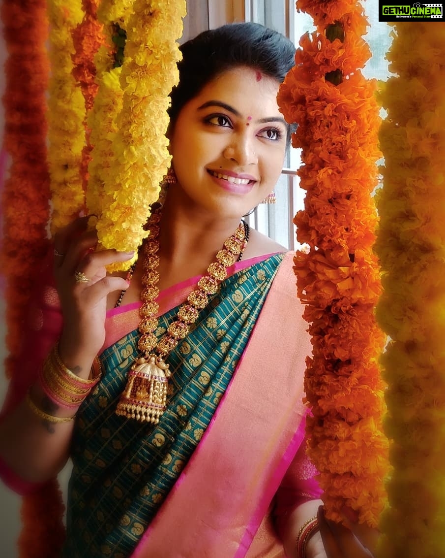 Rachitha Mahalakshmi Instagram - In a world full of trends,I just want to remain elegant nd classic..... ππππππππ : : SHAKUNTALA GARU ππππ #chittithalliserial #chittithalli : Saree love @thulsistudio πππππ : : Lovely accessories @foryouneeds πππππ : : #supportwomenentrepreneursππΌπͺπ»