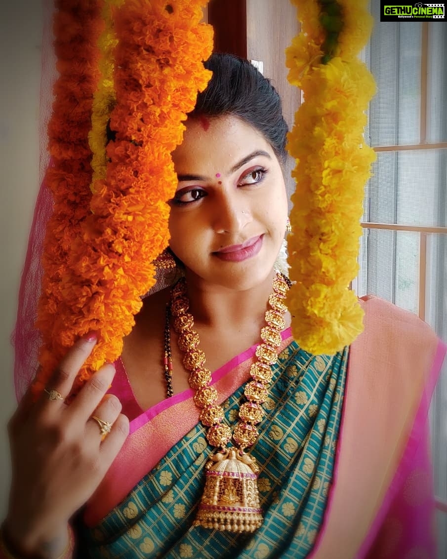 Rachitha Mahalakshmi Instagram - In a world full of trends,I just want to remain elegant nd classic..... ππππππππ : : SHAKUNTALA GARU ππππ #chittithalliserial #chittithalli : Saree love @thulsistudio πππππ : : Lovely accessories @foryouneeds πππππ : : #supportwomenentrepreneursππΌπͺπ»