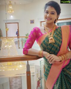 Rachitha Mahalakshmi Instagram - In a world full of trends,I just want to remain elegant nd classic..... 😇😍😇😍😇😍😇😍 : : SHAKUNTALA GARU 😍😍😍😍 #chittithalliserial #chittithalli : Saree love @thulsistudio 😇😇😇😇😇 : : Lovely accessories @foryouneeds 😍😍😍😍😍 : : #supportwomenentrepreneurs🙋🏼💪🏻