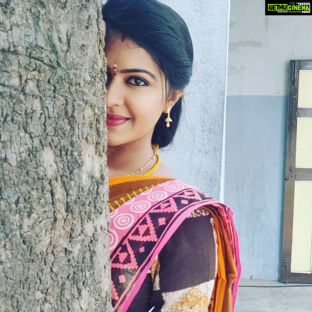 Rachitha Mahalakshmi Instagram - *Girls seek attention, we're as women deserve Respect * ๐๐๐๐๐ d expected story line has just started in NINI ๐คฏ ๐คฏ๐คฏ๐คฏ Hope u all r watching๐ค๐ค๐ค๐ค๐ค Saree love @__.rkn._.sarees.__ Blouse fabrics @shopolicsestore ๐๐๐๐ #supportwomenentrepreneurs๐๐ผ๐ช๐ป