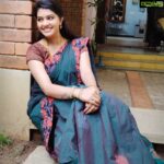 Rachitha Mahalakshmi Instagram – MAHA varigal 😇
*No matter how long u have traveled in a wrong direction,u can always turn around *
Saree love @__.rkn._.sarees.__ 😍
#supportwomenentrepreneurs🙋🏼💪🏻