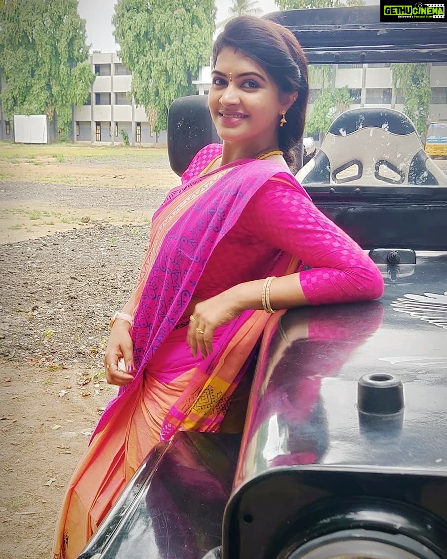 Rachitha Mahalakshmi Instagram - MAHA TEACHER ๐ฉโ๐ซ back to work ๐ฉโ๐ซ Upcoming in NINI..... ๐๐๐ hope u all r watching d episodes.... ๐ Yelupungal unga karuthugalai..... ๐ Costumes sponcers for MAHA๐ @__.rkn._.sarees.__ ๐๐ฅฐ๐ฅฐ๐ฅฐ๐ฅฐ #supportwomenentrepreneurs๐๐ผ๐ช๐ป