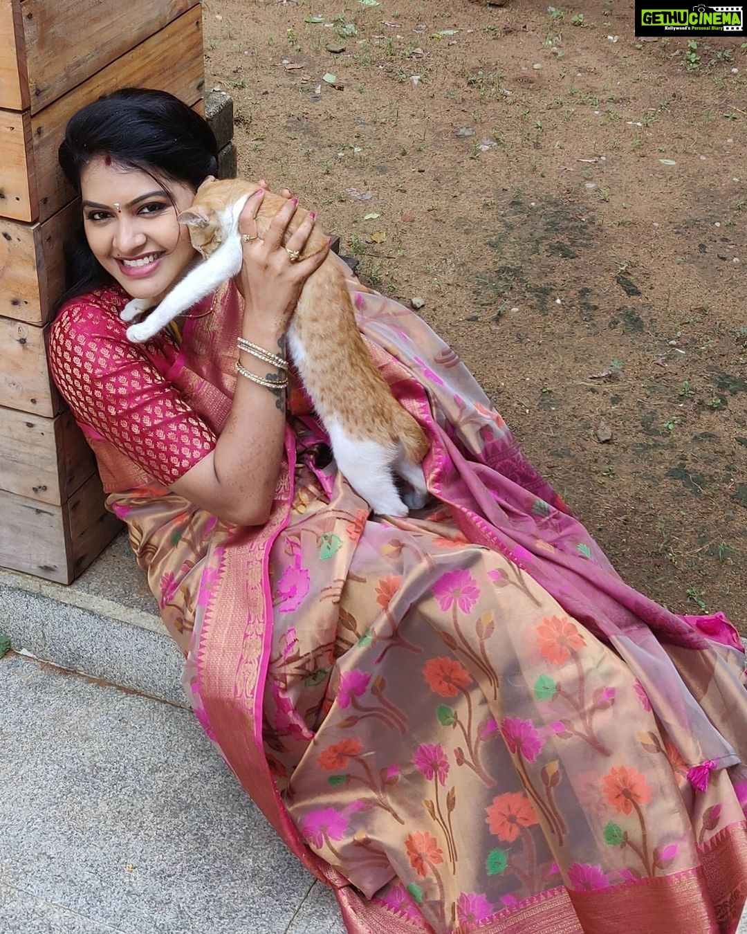 Rachitha Mahalakshmi Instagram - Awwwwww ππππππ Give - But don't allow urself to b used. Love - But don't allow urself to b abused. Trust -But don't be naive. Listen - But don't loose ur own voice. πππππππππ Upcoming in NINI π€ Saree love @ruthviscollection π₯°π₯°π₯°π₯°π₯°π₯° #supportwomenentrepreneursππΌπͺπ»