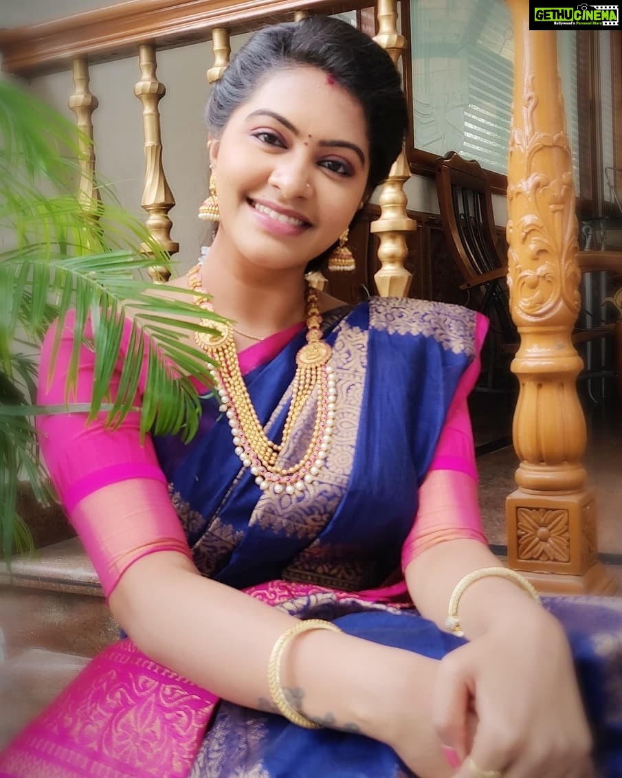 Rachitha Mahalakshmi Instagram - My heart 💓 even wen it doesn't feel better leads me where it's right 🙌🙌🙌🙌 😇😇😇😇😇😇😇 Jewelry @adhithya_ladies_fashion 🥰🥰🥰 Saree love @glamtique.in 😍😍😍😍