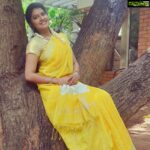 Rachitha Mahalakshmi Instagram - MAHA'S one nd only new friend 🐈 in her pugandha veedhu..... 😇😇😇 NINI 2.O Yenna tha nadakum nu parungae.... 🤷🏻‍♀️ Saree love @dhakksha_womens_clothing 🥰🥰🥰