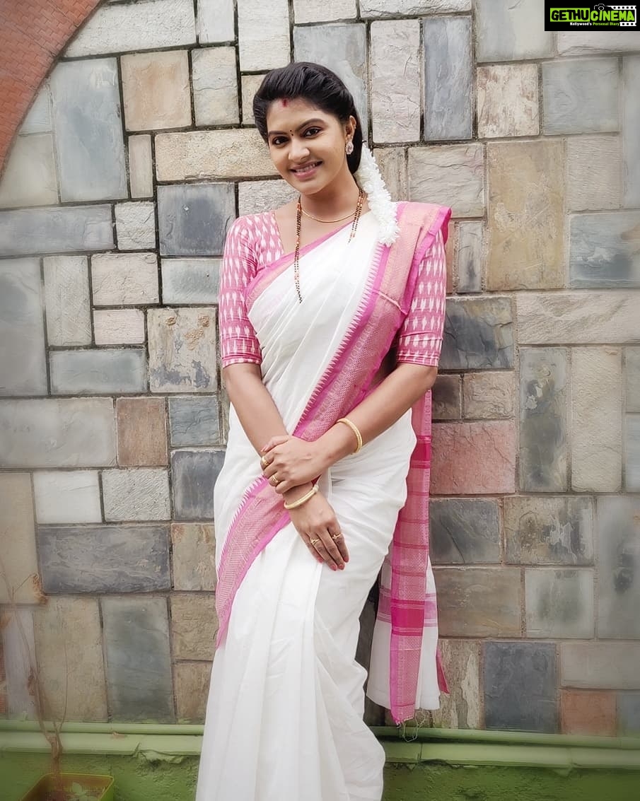 Rachitha Mahalakshmi Instagram - Ul loose a lot of people wen u r focusing on urself.... Well that's ok don't feel sorry for evolving.... π§πΌββοΈπ§πΌββοΈπ§πΌββοΈπ§πΌββοΈπ§πΌββοΈ π Pleasant mornings πππ "SHAKUNTALA GARU " CHITTITHALLI - watch in hotstar π€·π»ββοΈ Saree love @__.rkn._.sarees.__ π₯°π₯° #supportwomenentrepreneursππΌπͺπ»