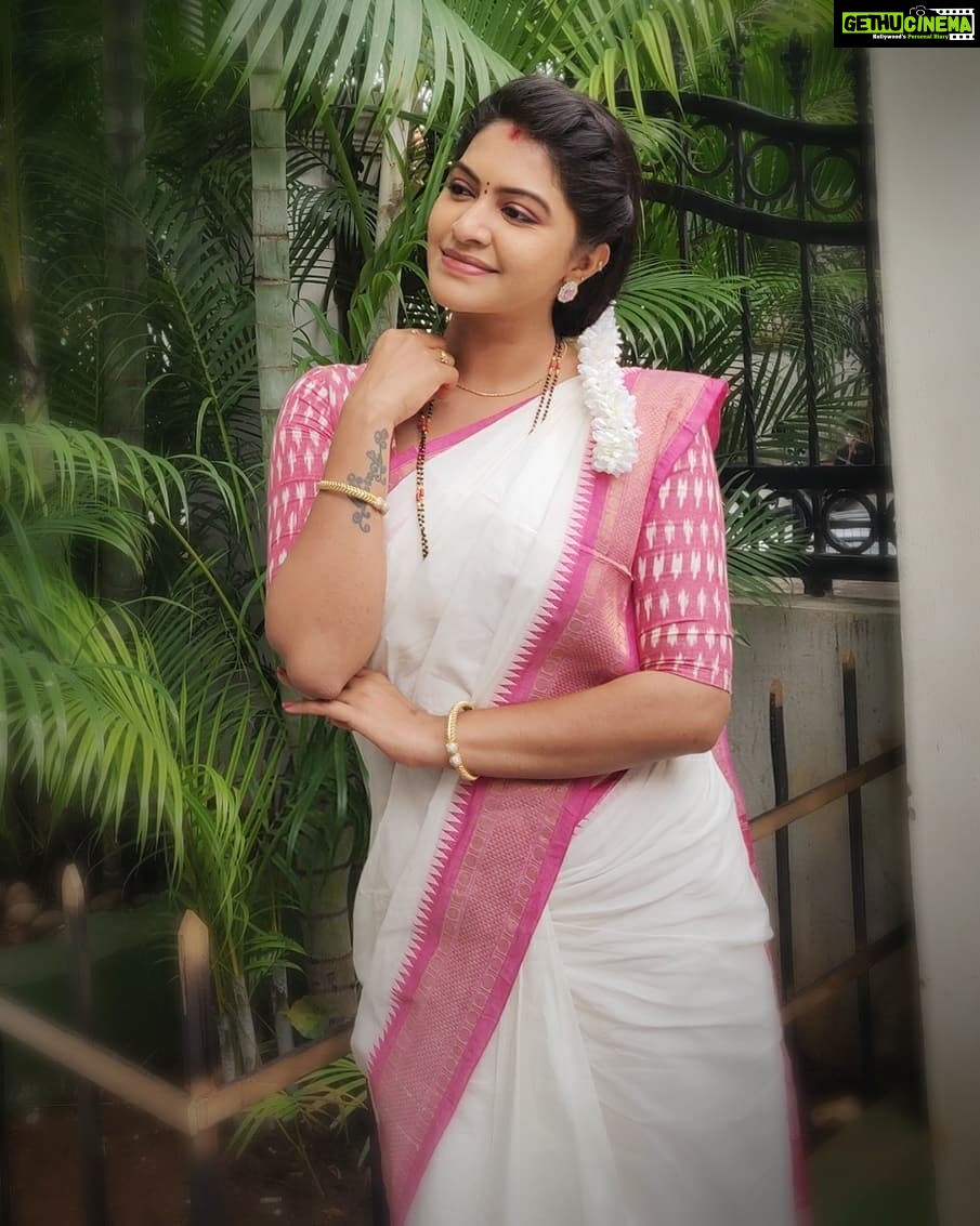Rachitha Mahalakshmi Instagram - Ul loose a lot of people wen u r focusing on urself.... Well that's ok don't feel sorry for evolving.... π§πΌββοΈπ§πΌββοΈπ§πΌββοΈπ§πΌββοΈπ§πΌββοΈ π Pleasant mornings πππ "SHAKUNTALA GARU " CHITTITHALLI - watch in hotstar π€·π»ββοΈ Saree love @__.rkn._.sarees.__ π₯°π₯° #supportwomenentrepreneursππΌπͺπ»