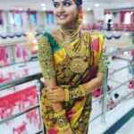 Rachitha Mahalakshmi Instagram – Well MAHA all set nd ready for wedding 😇😇😇😇😇😇😇😇😇😇😇
Wait for d upcoming twist in NINI 🤯
Mehandi @ria_mehandhis 👈🥰😇
CUSTOMIZED BLOUSE @santhoshiplush 👈

Exclusive bridal jewelry @studiobluefashions 👈🥰🥰🥰🥰🥰

Saree @rachithaclosetsale 👈👈👈👈😇😇😇😇
❤️🥰❤️🥰🥰🥰