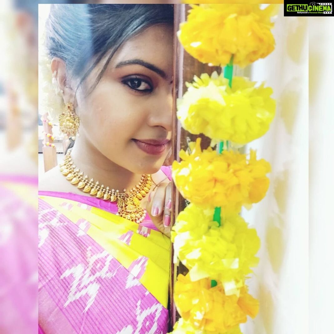 Rachitha Mahalakshmi Instagram - Chamattu ponnu looks.... 😇😇😇😇 Wedding bliss at NINI 😇😇😇😇😇😇😇 SAREE LOVE @fashivaclothing 👈👈👈👈 Jewelry @studiobluefashions 🥰🥰🥰🥰 #supportwomenentrepreneurs🙋🏼💪🏻 #supportsmallbusiness