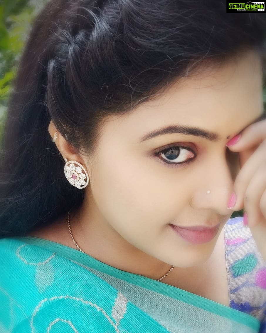 Rachitha Mahalakshmi Instagram - Homely me ๐๐๐๐๐ Saree love @geethasrishopping ๐๐๐ Jewelry @sujaas_studios66 Blouses @digambara_collections customized @sdduniqueboutique97 #supportwomenentrepreneurs๐๐ผ๐ช๐ป #supportsmallbusiness #supporttelivisionartists #savetelevisionindustry