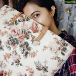 Rachitha Mahalakshmi Instagram – Happy Sunday mornings 😇😇😇😇😇
☀️🌑 👈No shoot rest mode 🙆🏼‍♀️🧘‍♀️
🌸❇️🌼🌺💮🏵️🌸🌹🌺🌻❇️🌷🌼
Lovely floral bags 👜 @visrahcreations 👈👈👈