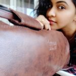 Rachitha Mahalakshmi Instagram – Ooru vittu poga ready…… 😞😞😞 lockdown mudinja sollividungae….. 😷😣😣😣😣😣😣😣
Makkalae plz b safe nd build ur immunity that’s d only thing which can b done…. 🤞💪
🙌🙌🙌🙌🙌🙌🙌
👜 @sp_brandsss 
#supportwomenentrepreneurs🙋🏼💪🏻 #supportsmallbusiness