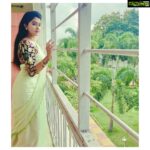 Rachitha Mahalakshmi Instagram – Being homely ….. 😇😇😇😇😇
Shakuntala garu at Work mode 💪🎭📽️ 😇
Saree love @mkr_pattu_sarees_wholesale 🥰
Blouse customised @santhoshiplush 😇
#supportwomenentrepreneurs🙋🏼💪🏻 
#supportsmallbusiness