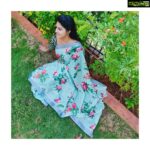 Rachitha Mahalakshmi Instagram – Lovely Sunday mornings ❤️❤️❤️❤️
Being SHAKUNTLA GARU 😇😇😇
Floral Love to b continued ☘️❇️🍀🌷🌸🌼🌹🌺🌸🍀🌷❇️☘️🌸🌹😉😉😉
Saree love @neevifashions 🥰
Blouses @shopolicsestore 👈
Customized by @santhoshiplush 😇😇😇
#supportwomenentrepreneurs🙋🏼💪🏻 
#supportsmallbusiness