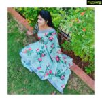 Rachitha Mahalakshmi Instagram - Lovely Sunday mornings ❤️❤️❤️❤️ Being SHAKUNTLA GARU 😇😇😇 Floral Love to b continued ☘️❇️🍀🌷🌸🌼🌹🌺🌸🍀🌷❇️☘️🌸🌹😉😉😉 Saree love @neevifashions 🥰 Blouses @shopolicsestore 👈 Customized by @santhoshiplush 😇😇😇 #supportwomenentrepreneurs🙋🏼💪🏻 #supportsmallbusiness