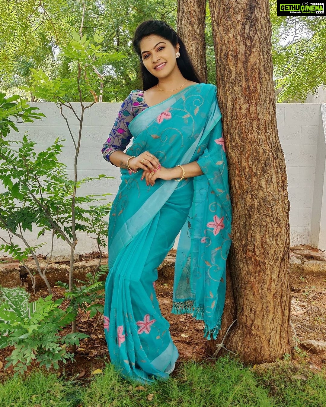 Rachitha Mahalakshmi Instagram - Homely me ๐๐๐๐๐ Saree love @geethasrishopping ๐๐๐ Jewelry @sujaas_studios66 Blouses @digambara_collections customized @sdduniqueboutique97 #supportwomenentrepreneurs๐๐ผ๐ช๐ป #supportsmallbusiness #supporttelivisionartists #savetelevisionindustry