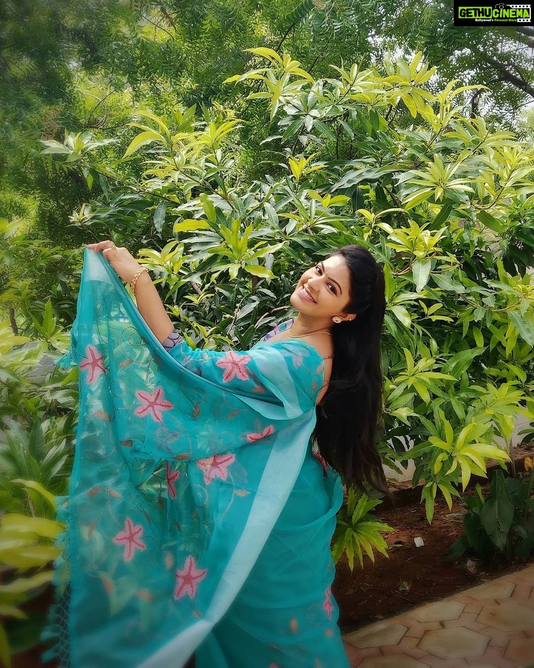 Rachitha Mahalakshmi Instagram - Homely me ๐๐๐๐๐ Saree love @geethasrishopping ๐๐๐ Jewelry @sujaas_studios66 Blouses @digambara_collections customized @sdduniqueboutique97 #supportwomenentrepreneurs๐๐ผ๐ช๐ป #supportsmallbusiness #supporttelivisionartists #savetelevisionindustry