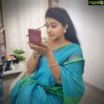 Rachitha Mahalakshmi Instagram - Simple yet classy 😇😇😇😇 Being SHAKUNTLA 😇 HOMELY me in lovely lenin sarees 🥰 Saree love @aksh_ara_boutique 🥰🥰🥰🥰🥰 Jewelry @pinksyearrings 🥰🥰🥰 💄@falishasiddhu 🥰 Customised blouse @sdduniqueboutique97 #supportwomenentrepreneurs🙋🏼💪🏻 #supportsmallbusiness #supporttelivisionartists #savetelevisionindustry 🙌🙌🙌🙌🙌