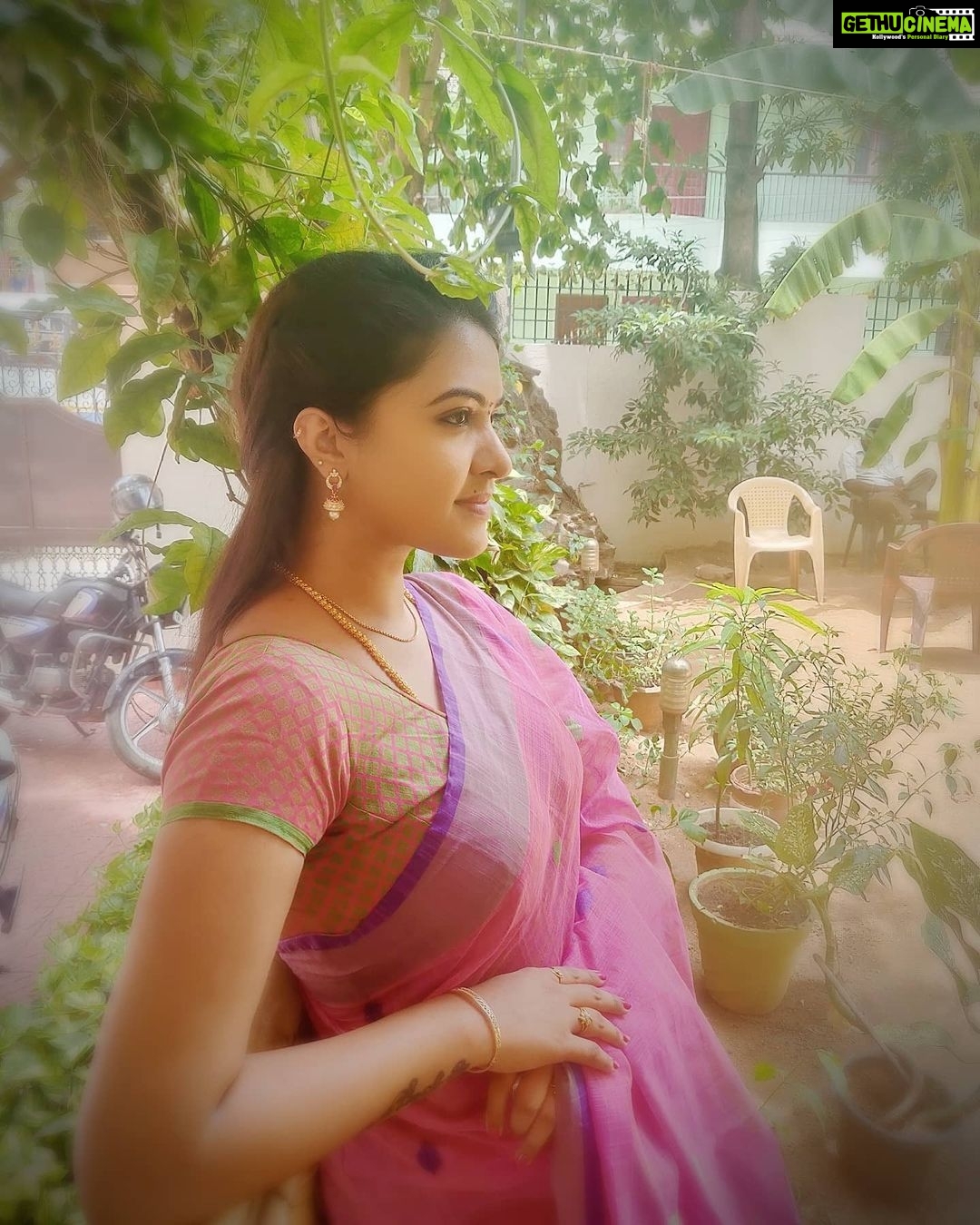 Rachitha Mahalakshmi Instagram - My al time fav pose with a banana leaf πππ₯°π₯°π₯°π₯°π₯°π₯°π₯°π Last set of pic took at NP shoot ππΌββοΈ Lovely Chettinad sarees π₯°π₯°π₯°π₯°π₯° Saree love @digambara_collections ππ who was constant sponsorer for NP ππ Jewelry @tsquarecollection.in πππ #supportwomenentrepreneursππΌπͺπ» #supportsmallbusiness πππππ