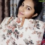 Rachitha Mahalakshmi Instagram - Happy Sunday mornings 😇😇😇😇😇 ☀️🌑 👈No shoot rest mode 🙆🏼‍♀️🧘‍♀️ 🌸❇️🌼🌺💮🏵️🌸🌹🌺🌻❇️🌷🌼 Lovely floral bags 👜 @visrahcreations 👈👈👈