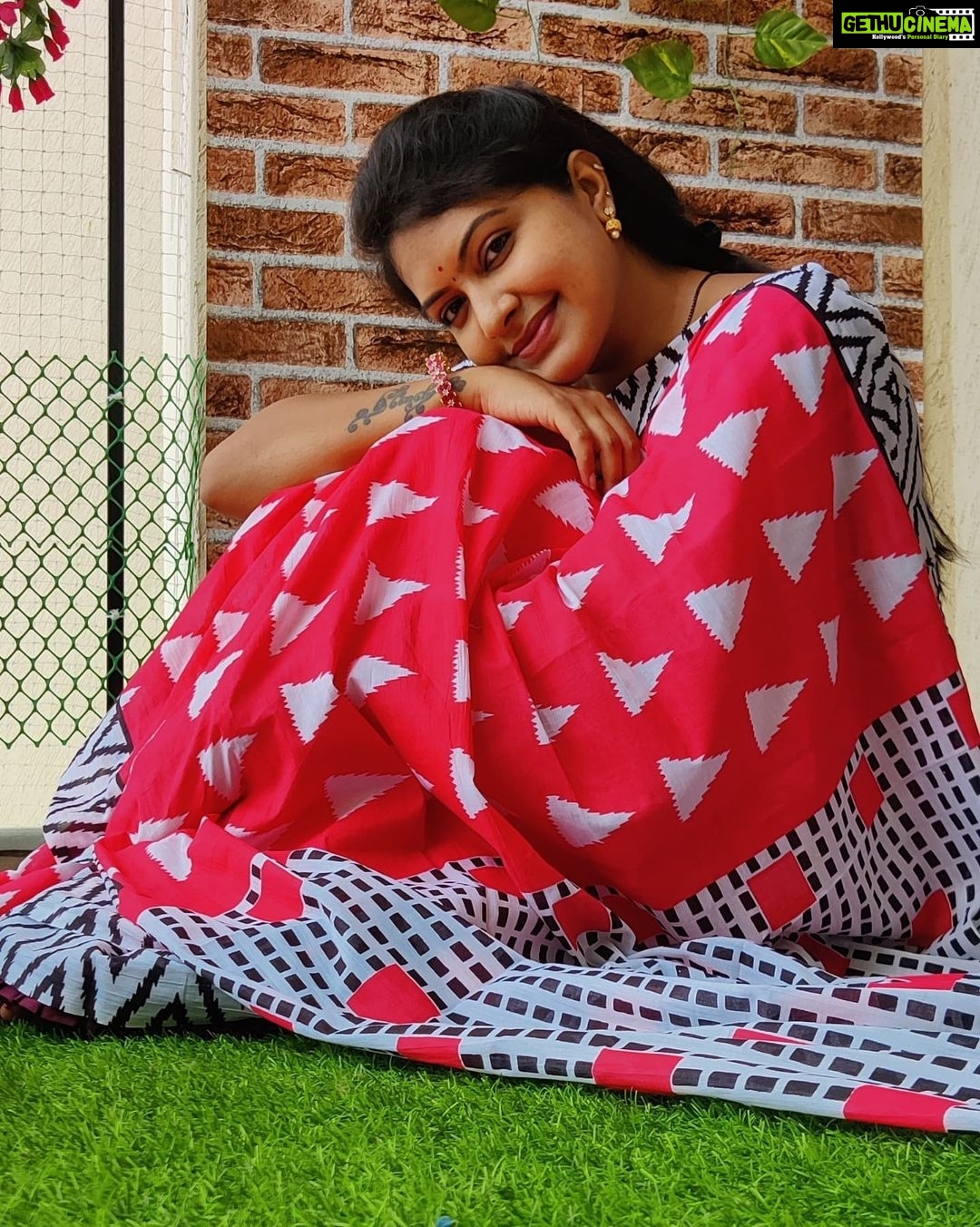 Rachitha Mahalakshmi Instagram - 🌟Not everyone get what they deserve......🌟 🤷🏻♀️🤷🏻♀️🤷🏻♀️🤷🏻♀️🤷🏻♀️🤷🏻♀️ : #SAREELOVE @branding_with_shakthi : https://www.instagram.com/branding_with_shakthi/ : https://www.facebook.com/brandingwithshakthi/ : #supportwomenentrepreneurs🙋🏼💪🏻
