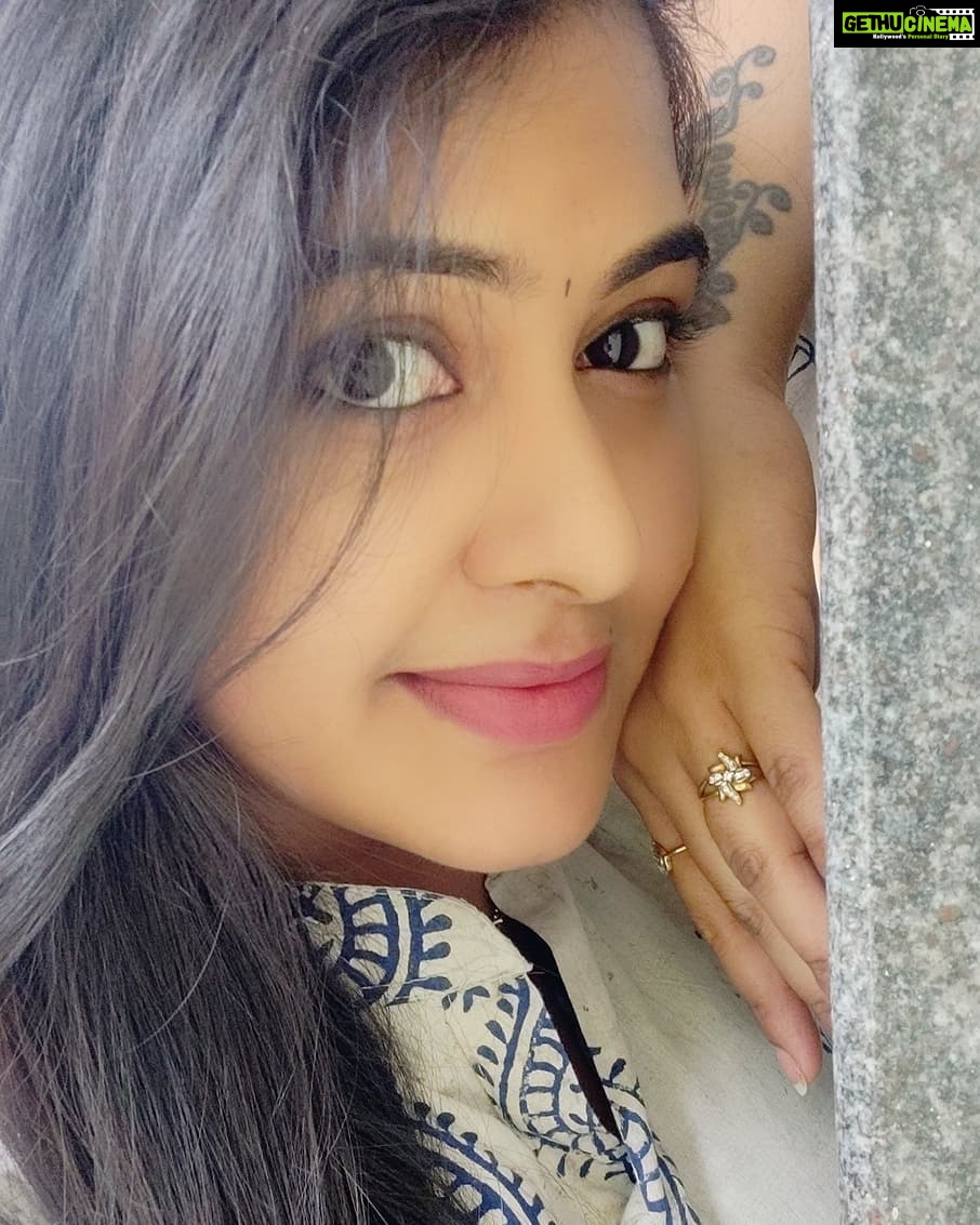 Rachitha Mahalakshmi Instagram - ⛅ sunny mornings 😎 Hiii guys..... So how about a kutti live today 😇😇😇😇 B ready with ur questions..... 🙌 Catch u all at 4.pm 🥰🥰🥰🥰🥰 👋👋👋👋👋