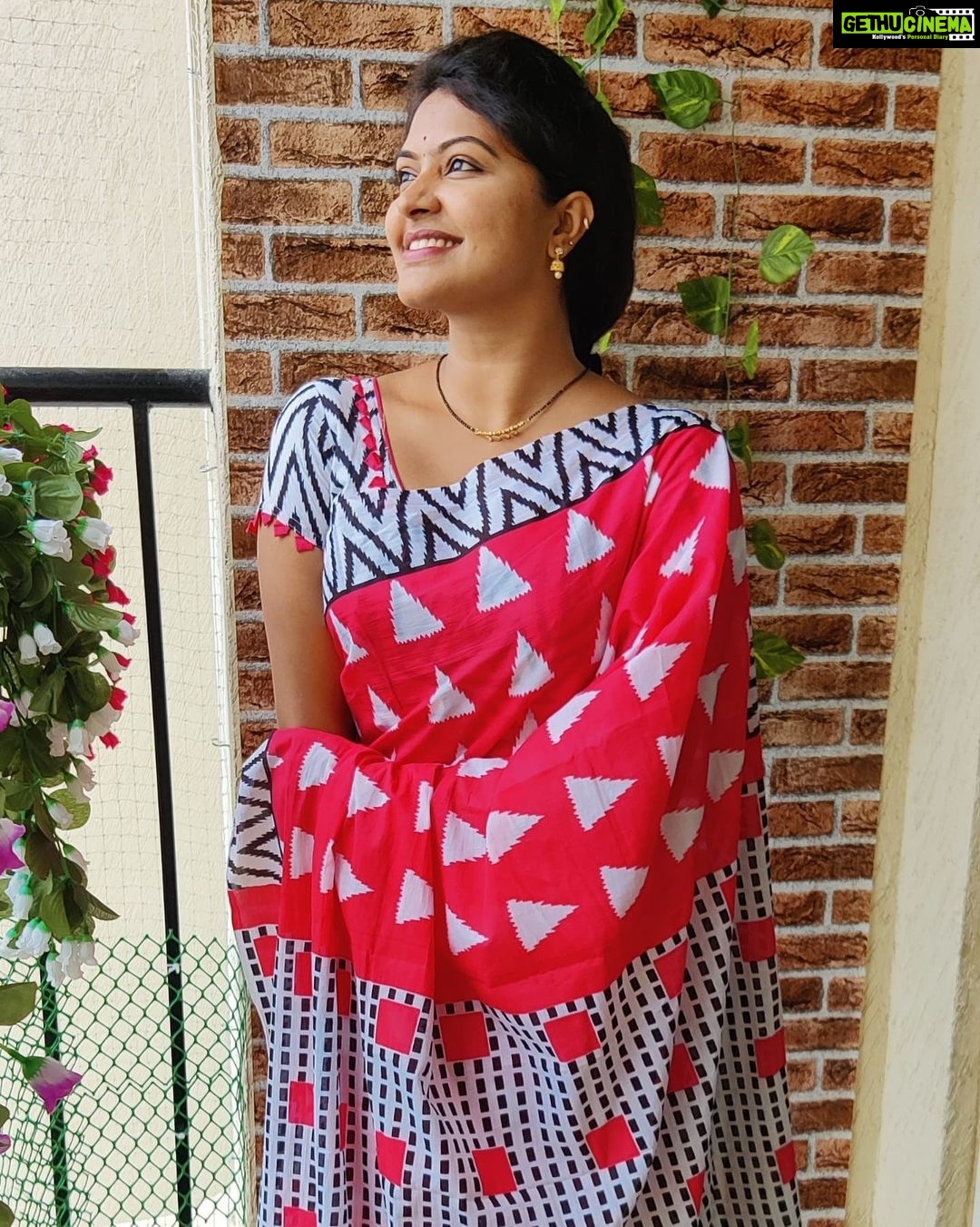Rachitha Mahalakshmi Instagram - 🌟Not everyone get what they deserve......🌟 🤷🏻♀️🤷🏻♀️🤷🏻♀️🤷🏻♀️🤷🏻♀️🤷🏻♀️ : #SAREELOVE @branding_with_shakthi : https://www.instagram.com/branding_with_shakthi/ : https://www.facebook.com/brandingwithshakthi/ : #supportwomenentrepreneurs🙋🏼💪🏻