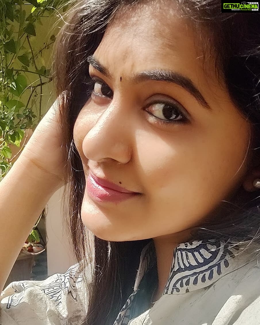 Rachitha Mahalakshmi Instagram - ⛅ sunny mornings 😎 Hiii guys..... So how about a kutti live today 😇😇😇😇 B ready with ur questions..... 🙌 Catch u all at 4.pm 🥰🥰🥰🥰🥰 👋👋👋👋👋