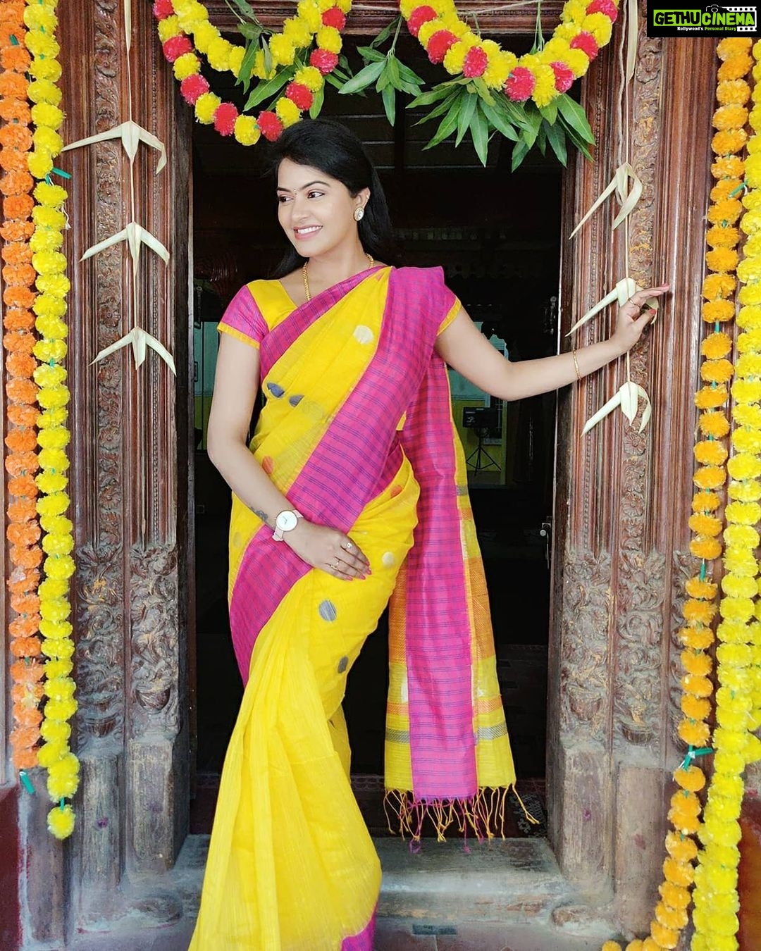Rachitha Mahalakshmi Instagram - Nyabagam varudae..... Nyabagam varudae.. .. . Nyabagam varudae..πππππππ remembering al d lovely memories spent in this house ππππππππ Saree love @digambara_collections π₯°π₯°π₯°π₯° πβ₯οΈπβ₯οΈ #nachiyarpuram #nachiyarpuramonzeetamil #supportwomenentrepreneursππΌπͺπ»