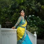 Rachitha Mahalakshmi Instagram - 🌟Self-made, Self-motivated, Self-funded nd ya Self- taught and that's 👉 Ra-chi-tha 😇🙌🙌🙌🙌🙌🙌🙌 Here is the lovely team behind this makeover.... 😇😇😇😇😇 MUA💄 : @jaanumakeoverartistry : Saree 🥻: @mhm_indian_boutique : Blouse : @plush_boutique_jb : Hairdo 💁🏻‍♀️ : @akila_hairstylist : Jewellery 💎: @mhm_jewelleries : Flowers 💐: @poovai_bridal_flowers : Photography : 📸 : @single_sparrow_photography 💛💙💛💙💛💙