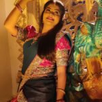 Rachitha Mahalakshmi Instagram - #Ranganayaka ರಂಗನಾಯಕ ಚಿತ್ತರೀಕರಣದ ನಡುವೇ ಫೋಟೋಗೇ ವರಲಕ್ಷ್ಮೀಯ ಪೋಸ್ 😉😉😉😉 Many asked this actually.... here I reveal my character name is Varalakshmi..... 😇😇😇😇 : @directorguruprasad actor_jaggesh