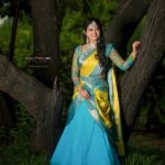 Rachitha Mahalakshmi Instagram - 🌟Self-made, Self-motivated, Self-funded nd ya Self- taught and that's 👉 Ra-chi-tha 😇🙌🙌🙌🙌🙌🙌🙌 Here is the lovely team behind this makeover.... 😇😇😇😇😇 MUA💄 : @jaanumakeoverartistry : Saree 🥻: @mhm_indian_boutique : Blouse : @plush_boutique_jb : Hairdo 💁🏻‍♀️ : @akila_hairstylist : Jewellery 💎: @mhm_jewelleries : Flowers 💐: @poovai_bridal_flowers : Photography : 📸 : @single_sparrow_photography 💛💙💛💙💛💙