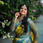 Rachitha Mahalakshmi Instagram - 🌟Self-made, Self-motivated, Self-funded nd ya Self- taught and that's 👉 Ra-chi-tha 😇🙌🙌🙌🙌🙌🙌🙌 Here is the lovely team behind this makeover.... 😇😇😇😇😇 MUA💄 : @jaanumakeoverartistry : Saree 🥻: @mhm_indian_boutique : Blouse : @plush_boutique_jb : Hairdo 💁🏻‍♀️ : @akila_hairstylist : Jewellery 💎: @mhm_jewelleries : Flowers 💐: @poovai_bridal_flowers : Photography : 📸 : @single_sparrow_photography 💛💙💛💙💛💙