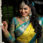 Rachitha Mahalakshmi Instagram - 🌟Self-made, Self-motivated, Self-funded nd ya Self- taught and that's 👉 Ra-chi-tha 😇🙌🙌🙌🙌🙌🙌🙌 Here is the lovely team behind this makeover.... 😇😇😇😇😇 MUA💄 : @jaanumakeoverartistry : Saree 🥻: @mhm_indian_boutique : Blouse : @plush_boutique_jb : Hairdo 💁🏻‍♀️ : @akila_hairstylist : Jewellery 💎: @mhm_jewelleries : Flowers 💐: @poovai_bridal_flowers : Photography : 📸 : @single_sparrow_photography 💛💙💛💙💛💙