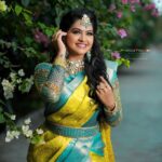 Rachitha Mahalakshmi Instagram - 🌟Self-made, Self-motivated, Self-funded nd ya Self- taught and that's 👉 Ra-chi-tha 😇🙌🙌🙌🙌🙌🙌🙌 Here is the lovely team behind this makeover.... 😇😇😇😇😇 MUA💄 : @jaanumakeoverartistry : Saree 🥻: @mhm_indian_boutique : Blouse : @plush_boutique_jb : Hairdo 💁🏻‍♀️ : @akila_hairstylist : Jewellery 💎: @mhm_jewelleries : Flowers 💐: @poovai_bridal_flowers : Photography : 📸 : @single_sparrow_photography 💛💙💛💙💛💙