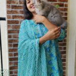 Rachitha Mahalakshmi Instagram - With my Whiskey on the rocks 😹 : @siberian_whiskeygrey 😻🐾🐾 : Outfit @branding_with_shakthi : https://www.instagram.com/branding_with_shakthi/ : https://www.facebook.com/brandingwithshakthi/ : #supportwomenentrepreneurs🙋🏼💪🏻