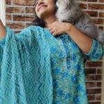 Rachitha Mahalakshmi Instagram - With my Whiskey on the rocks 😹 : @siberian_whiskeygrey 😻🐾🐾 : Outfit @branding_with_shakthi : https://www.instagram.com/branding_with_shakthi/ : https://www.facebook.com/brandingwithshakthi/ : #supportwomenentrepreneurs🙋🏼💪🏻