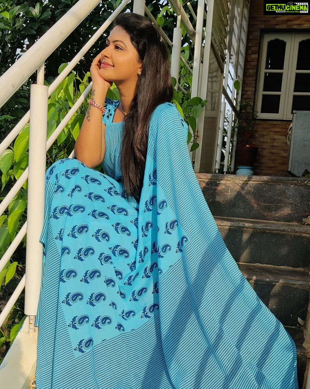 Rachitha Mahalakshmi Instagram - Thanku nd welcome new followers.... πππ : Sometimes knowing wt to do is knowing wen to stop.... That's wt I have done.... π Me Not being a part of NINI anymore is really a disappointing one for many of u I agree... But I also ask u PPL to understand my situation nd oblige my decision..... Very sorry to disappoint u PPL..... ππππππππ It surly hurts me to... But felt worthless many times Nd felt my presence was no more needed in this... Also I felt it doesn't matter if am there or not there to them..... So took this decision..π And ya at d end of d day it's a fiction character PPL.... Avalotha.... So perusa yedhu nenaika vaendam.... Let's concentrate on d other works v have.... Anyway d show must go on so keep supporting NINI team like always..... πππππππ : #sareelove @branding_with_shakthi : #supportwomenentrepreneursππΌπͺπ»