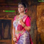 Rachitha Mahalakshmi Instagram - 😇😇😇😇😇 తెలుగు ఇంటి అమ్మాయి ❤️ 😇😇😇 : Muah @prink_beauty_gardenn_ 💄 : Blouse @trendievieracostume 😍😍😍 : Jewellery @chennai_jazz 💎 : Saree @grb_silks 🥻 : Flowers @reesribridalflowers 🌼🌸🏵️🌹 : Henna @zaira_mehendi 🤝 : Photography @mcg_studio8216 📸 : #supportwomenentrepreneurs🙋🏼💪🏻