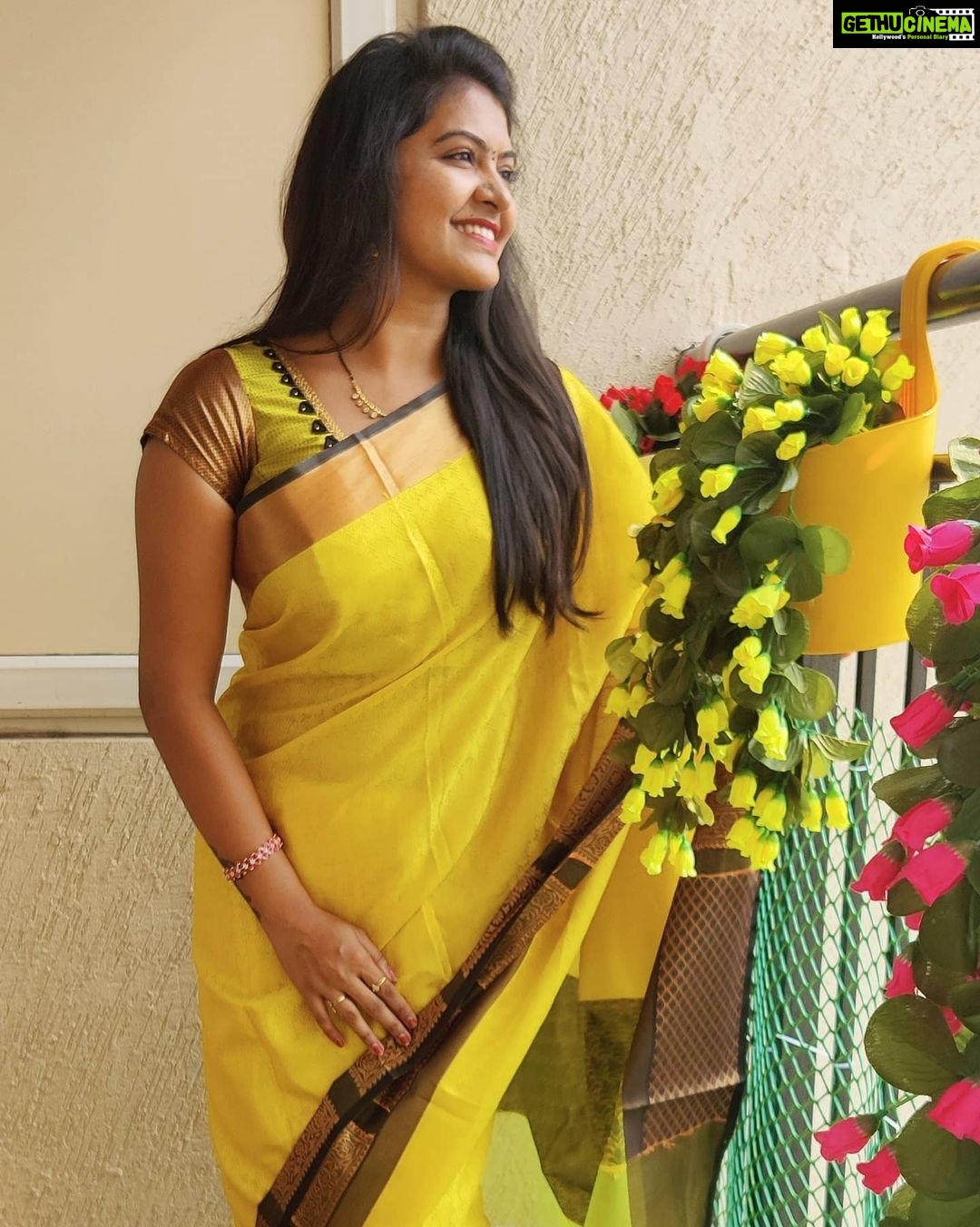Rachitha Mahalakshmi Instagram - How abt a kutty insta live today.... Meet u all at 5PM 😇 #sareelove @branding_with_shakthi : https://www.instagram.com/branding_with_shakthi/ : https://www.facebook.com/brandingwithshakthi/ : #supportwomenentrepreneurs🙋🏼💪🏻