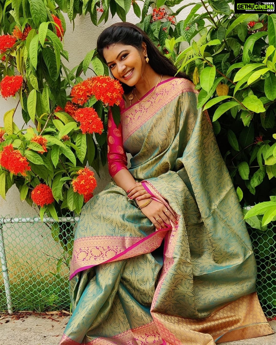 Rachitha Mahalakshmi Instagram - πThe art of being happy lies in d power of extracting happiness in every little things... ππππππ : #sareelove @branding_with_shakthi : https://www.instagram.com/branding_with_shakthi/ : https://www.facebook.com/brandingwithshakthi/
